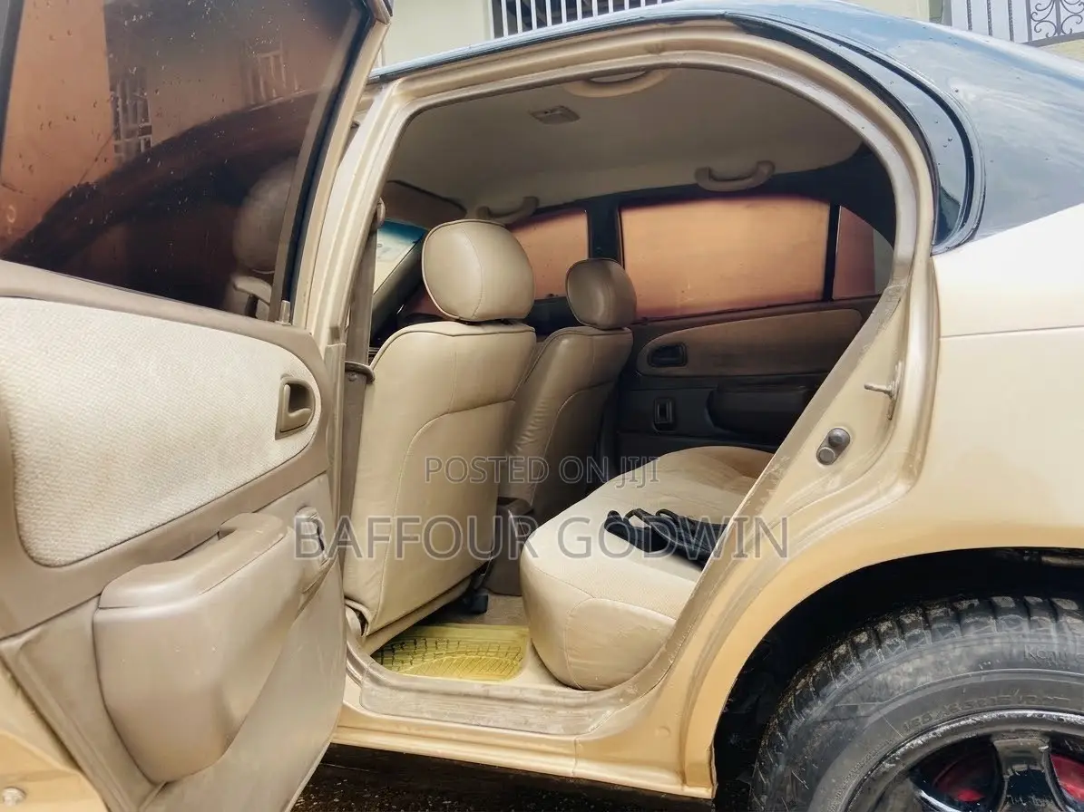 Toyota Corolla 1.6 Sedan 1997 Gold