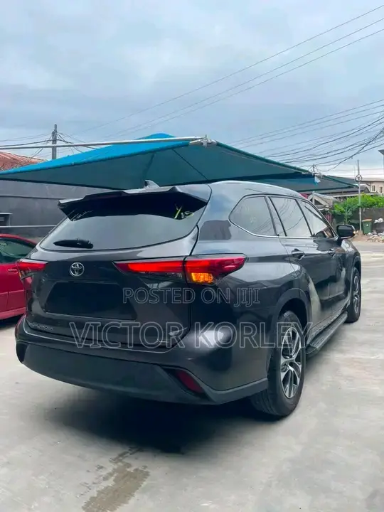 Toyota Highlander XLE 2022 Gray
