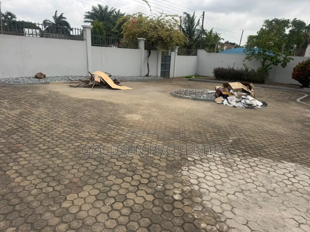 3bdrm House in Mile 7 for rent