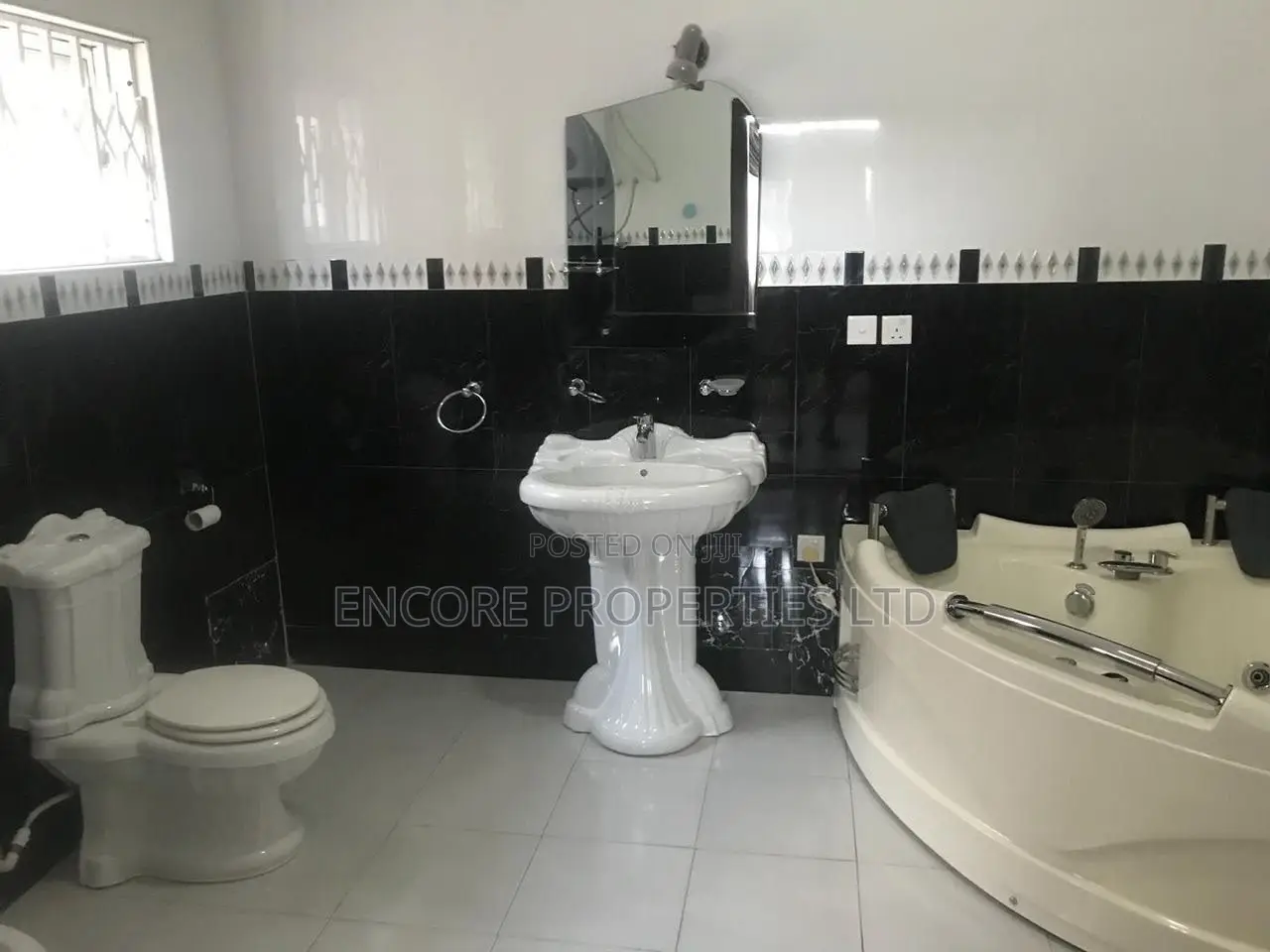 5bdrm House in East Legon for sale