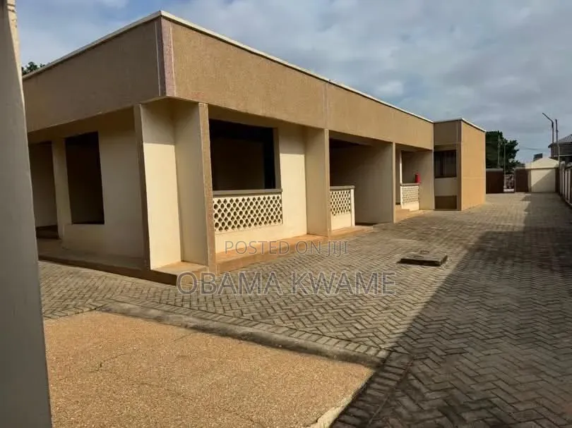 4bdrm House in Laryea Homes, Mile 7 for rent