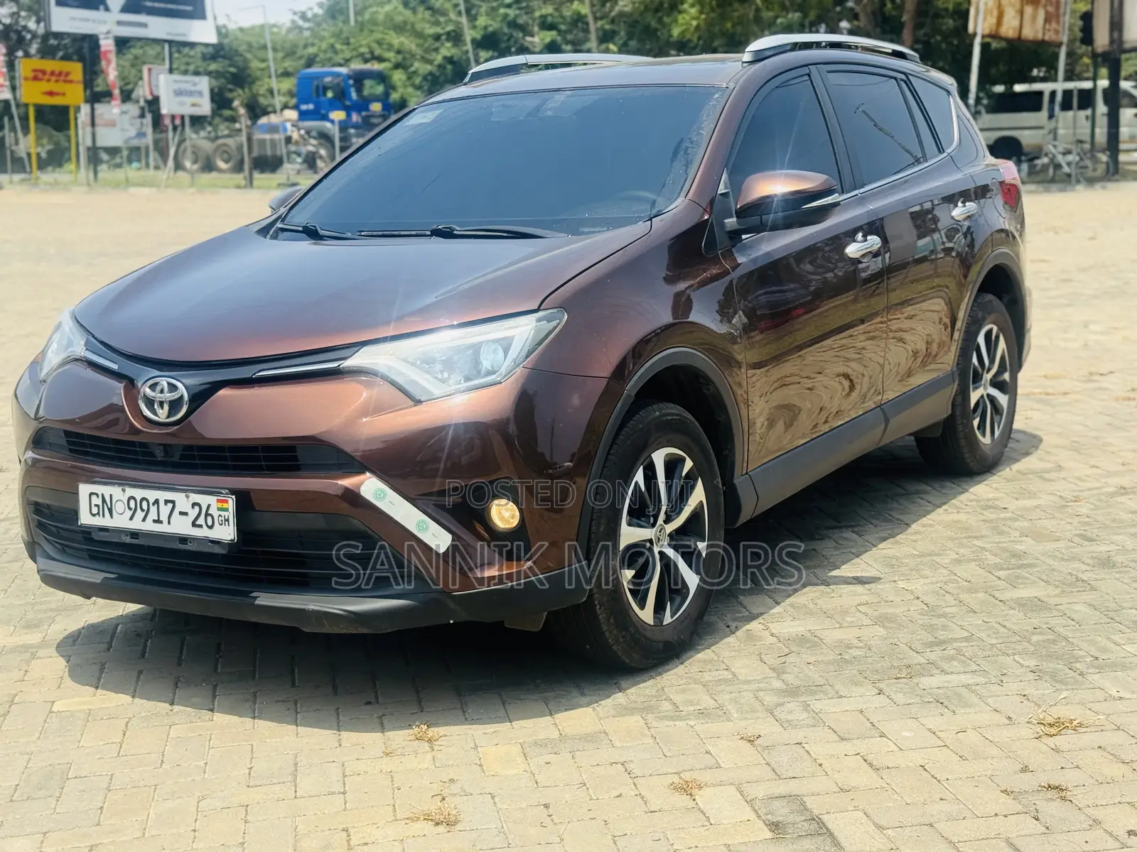 Toyota RAV4 Limited AWD (2.5L 4cyl 6A) 2017 Brown