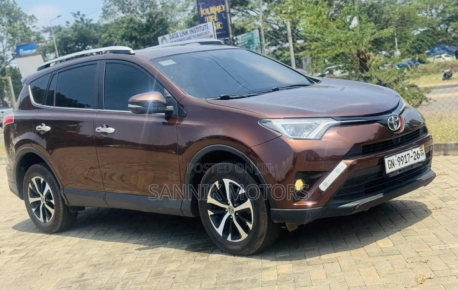 Toyota RAV4 Limited AWD (2.5L 4cyl 6A) 2017 Brown