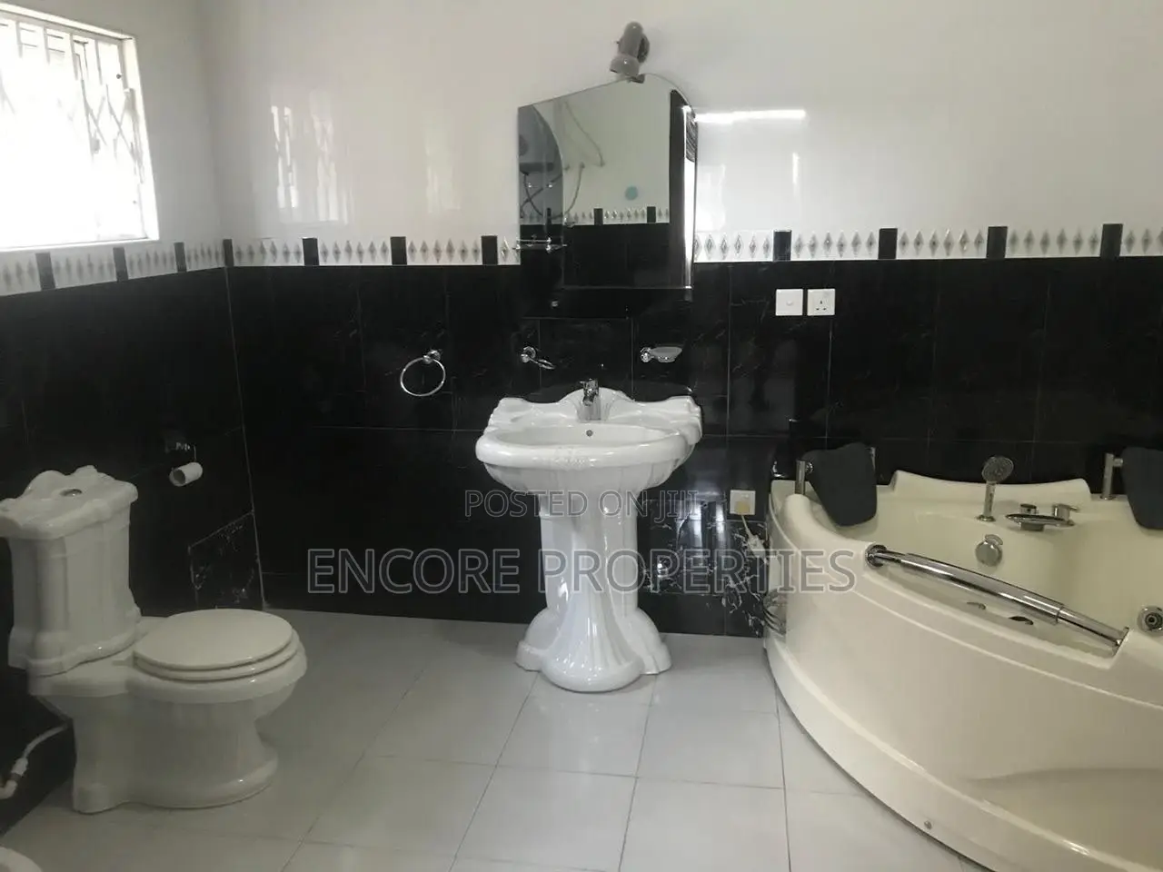 5bdrm House in East Legon for sale
