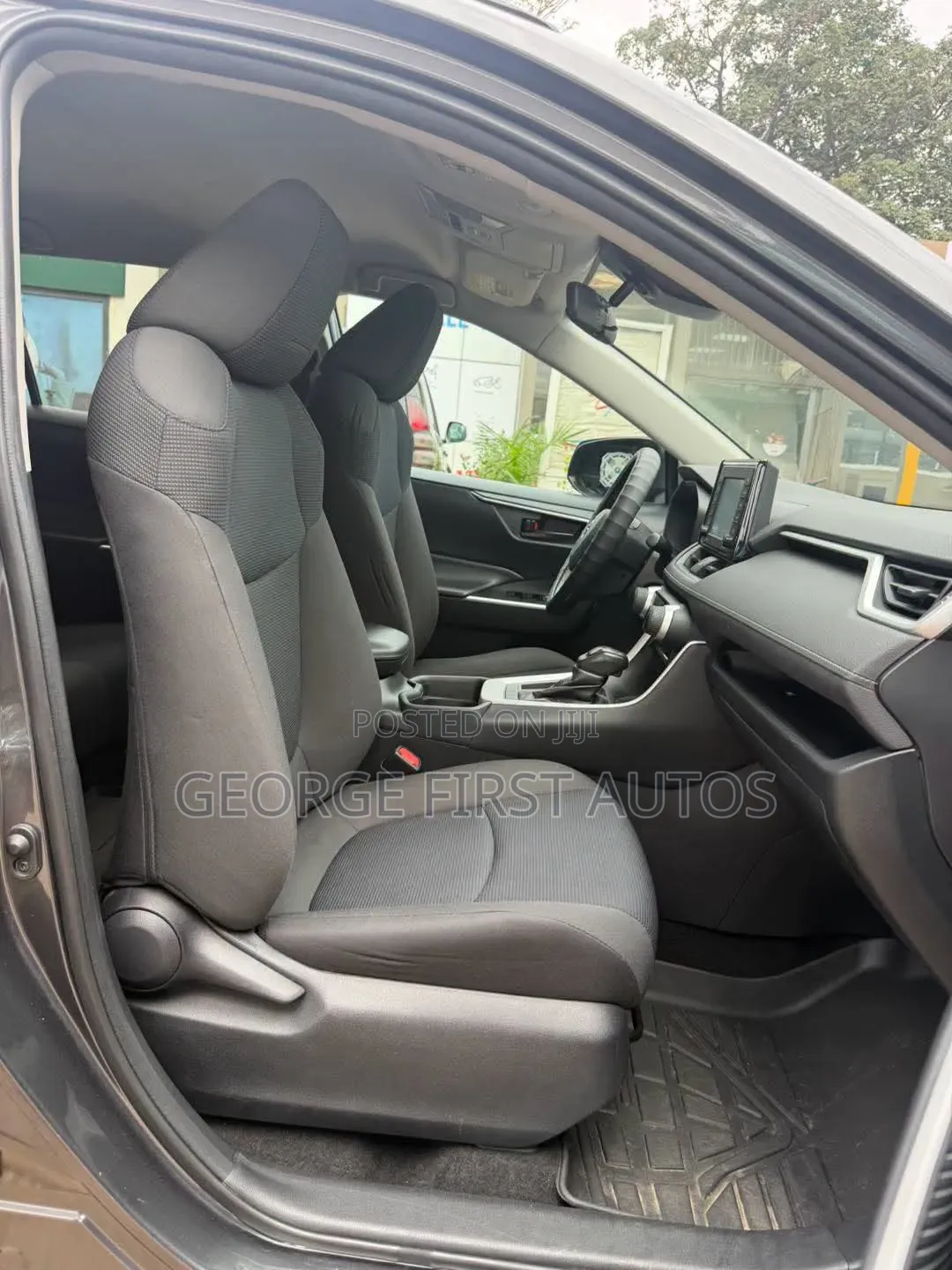 Toyota RAV4 LE FWD 2020 Brown
