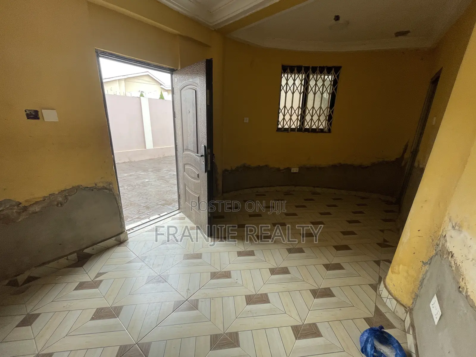 1bdrm Apartment in Franjie Realty, West Hills Mall Area for rent