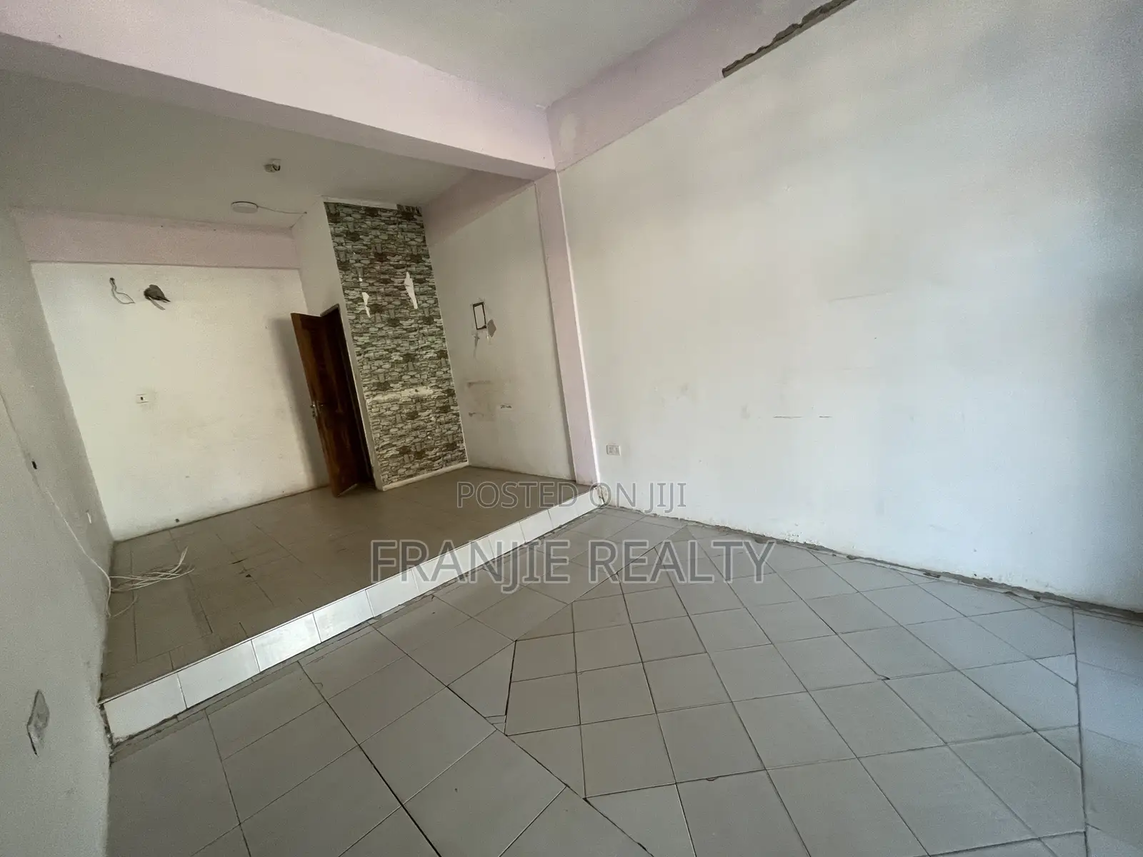 Shop for Rent at New Bortianor