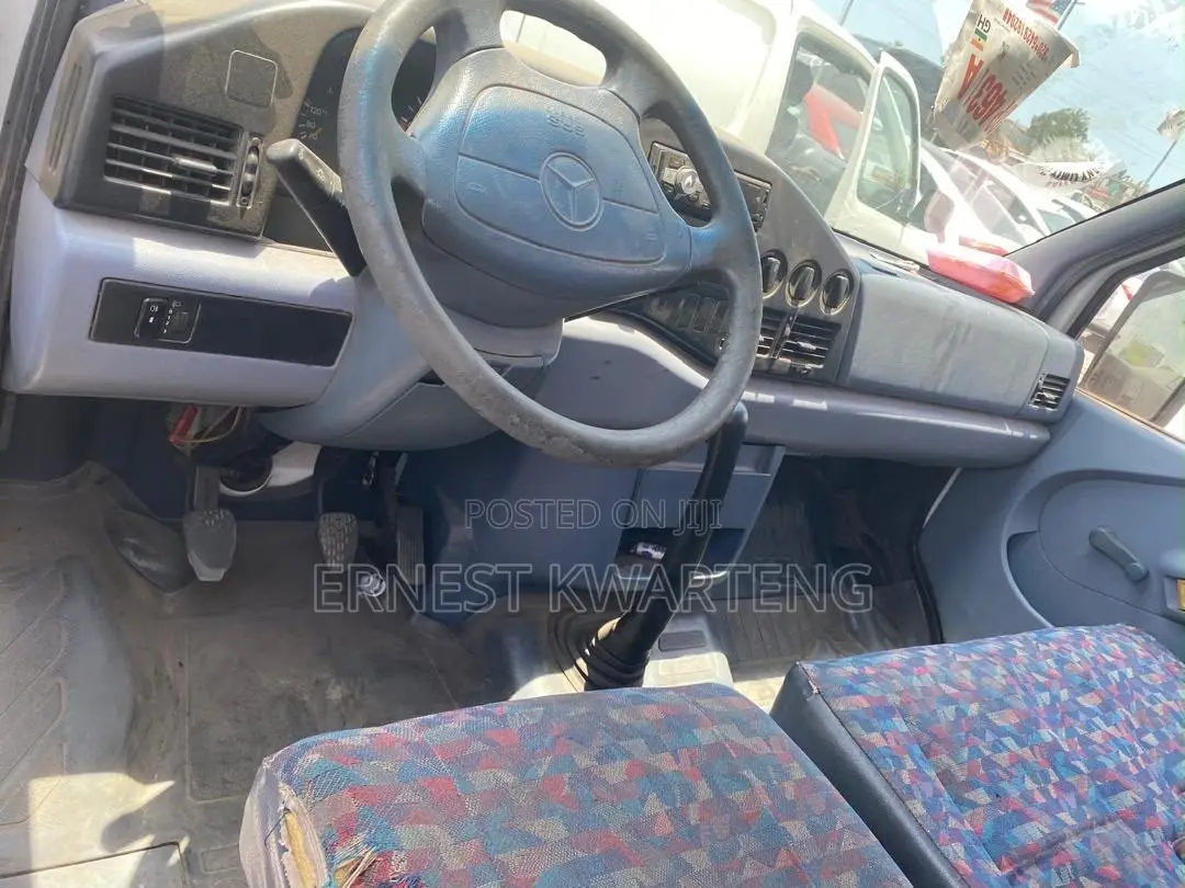 Toyota HiAce 2006 White