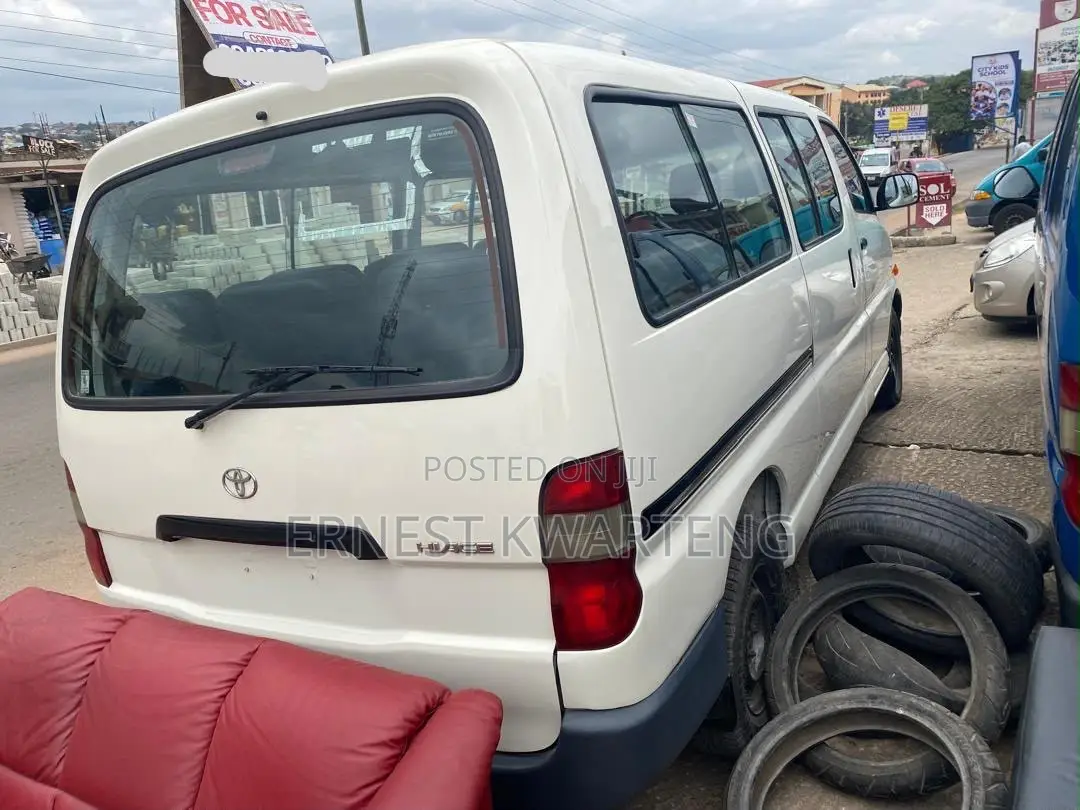 Toyota HiAce 2006 White