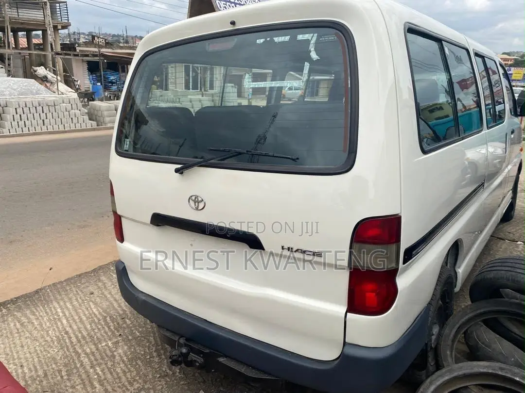 Toyota HiAce 2006 White