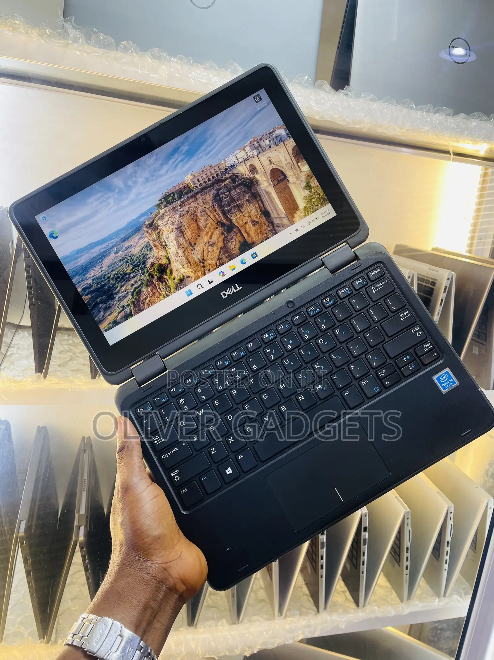 Laptop Dell Latitude 3190 2-in-1 4GB Intel Pentium SSD 128GB