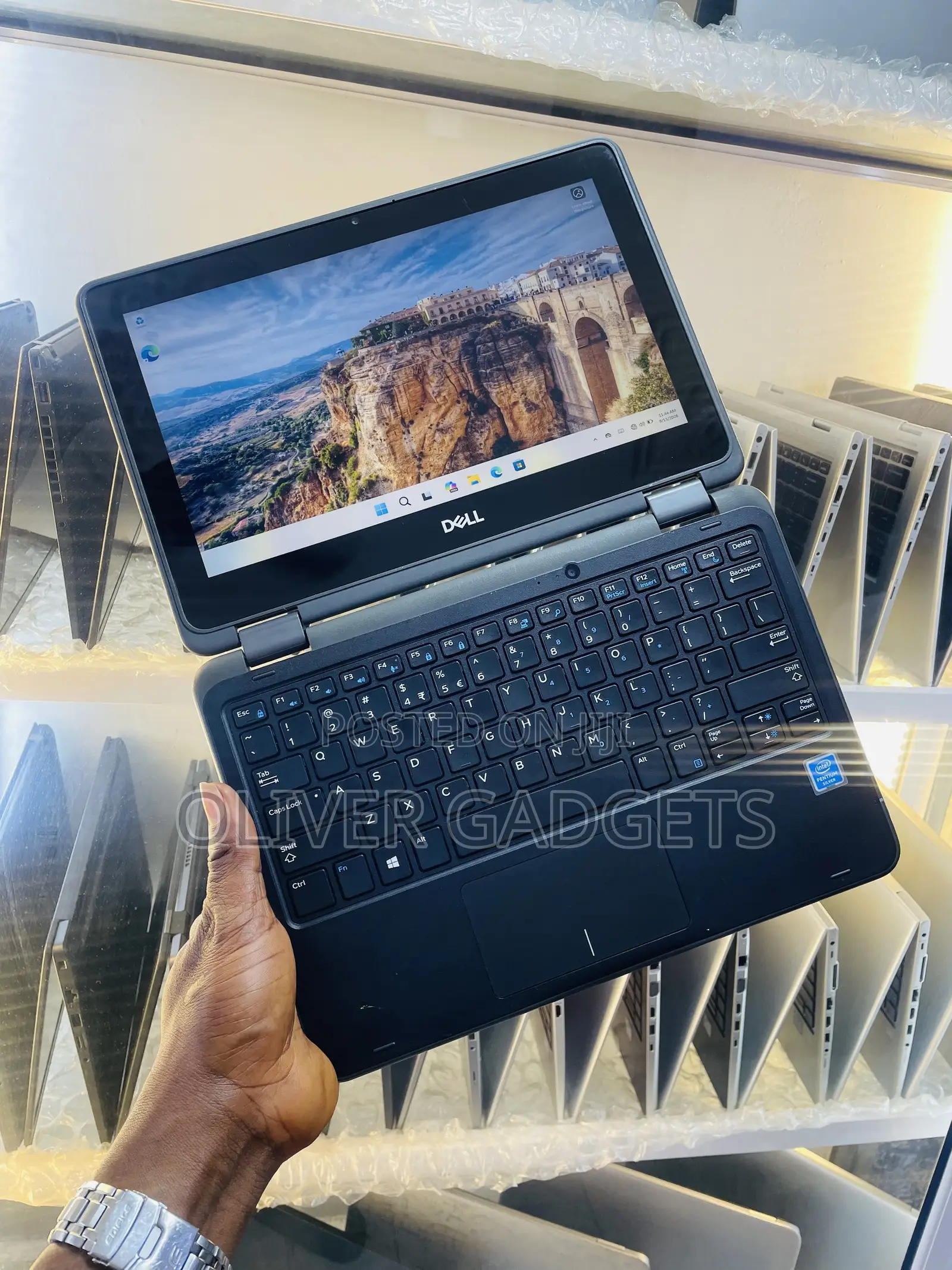 Laptop Dell Latitude 3190 2-in-1 4GB Intel Pentium SSD 128GB