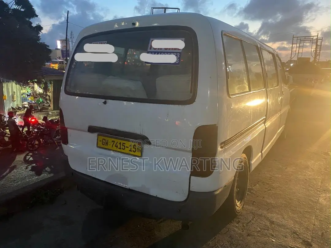 Toyota HiAce 2005 White