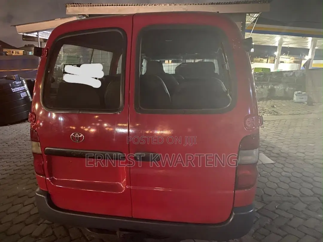 Toyota HiAce 2002 Red