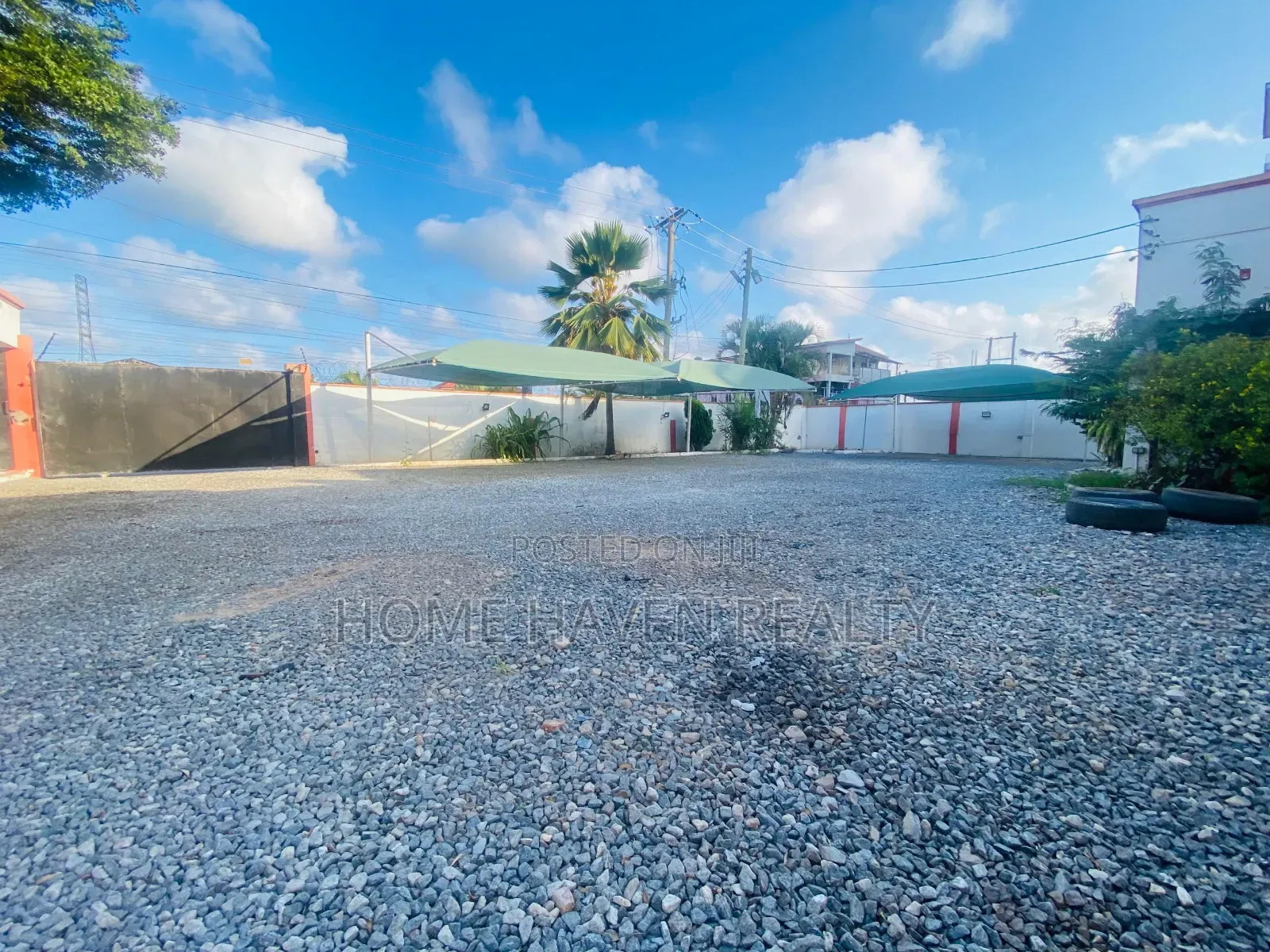 11bdrm House in Dzorwulu for rent