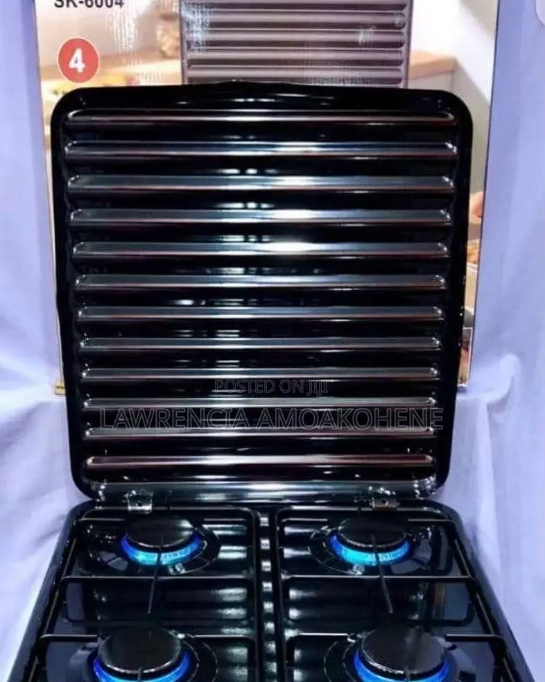 Gas Stove Top With an Integrated Lid Cover