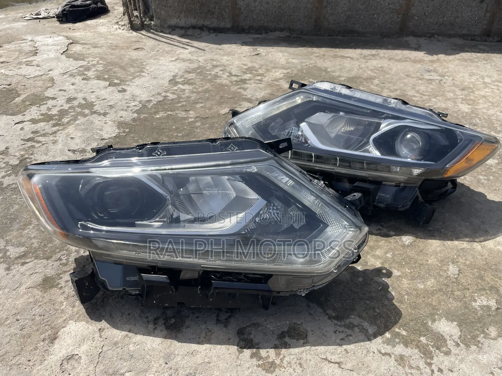 Nissan Rogue 2014-2015 Headlight Pair