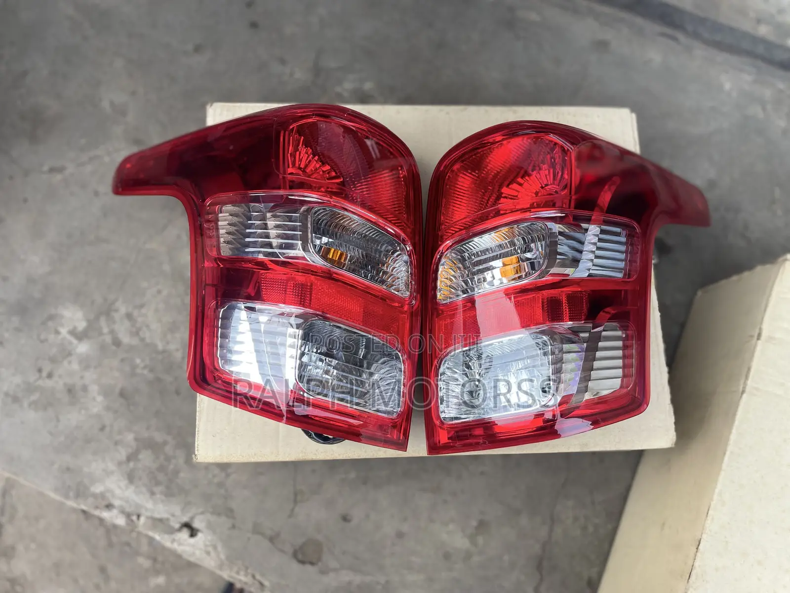 Mitsubishi L200 2016-2018 Taillights Pair