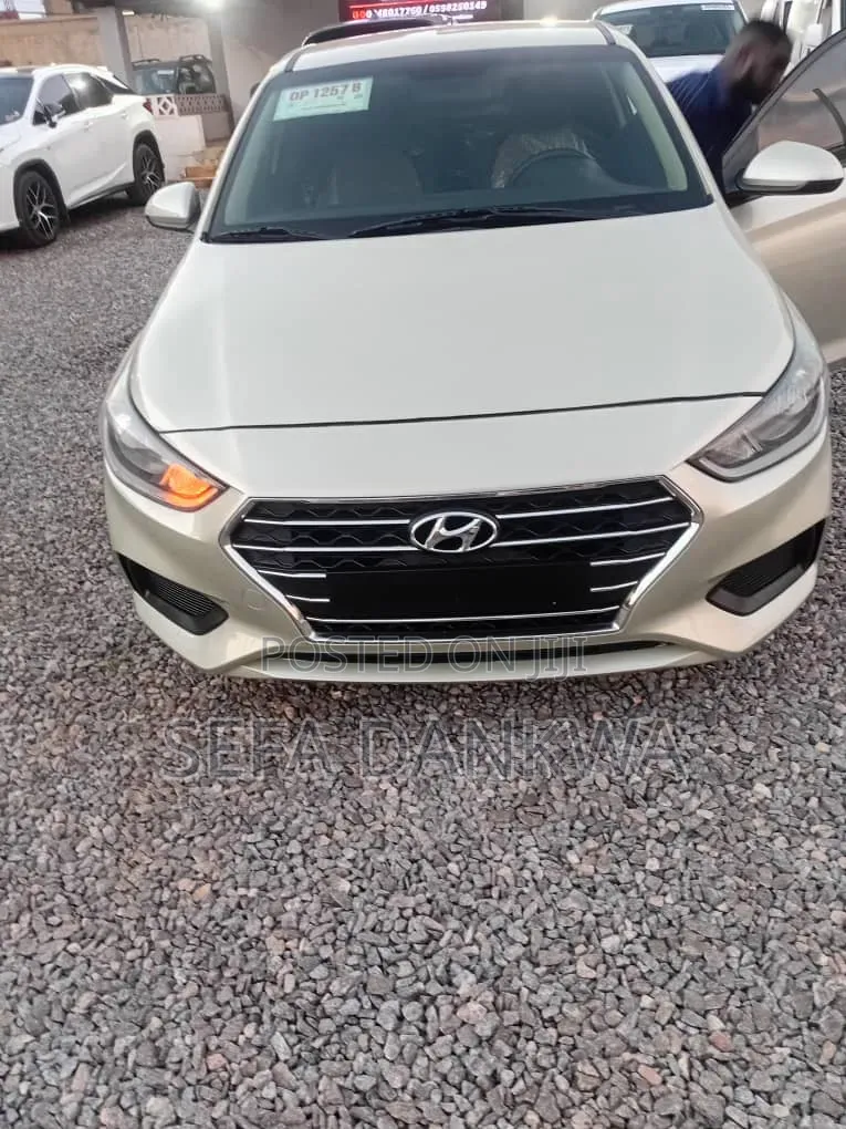Hyundai Accent 2018 Silver