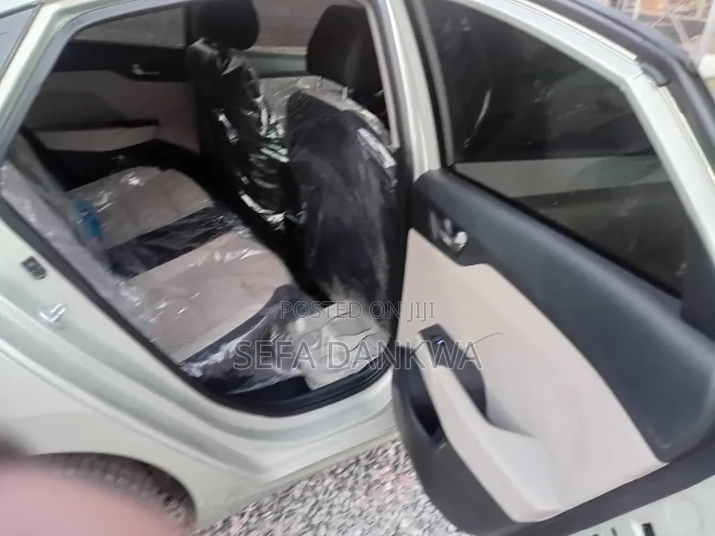 Hyundai Accent 2018 Silver