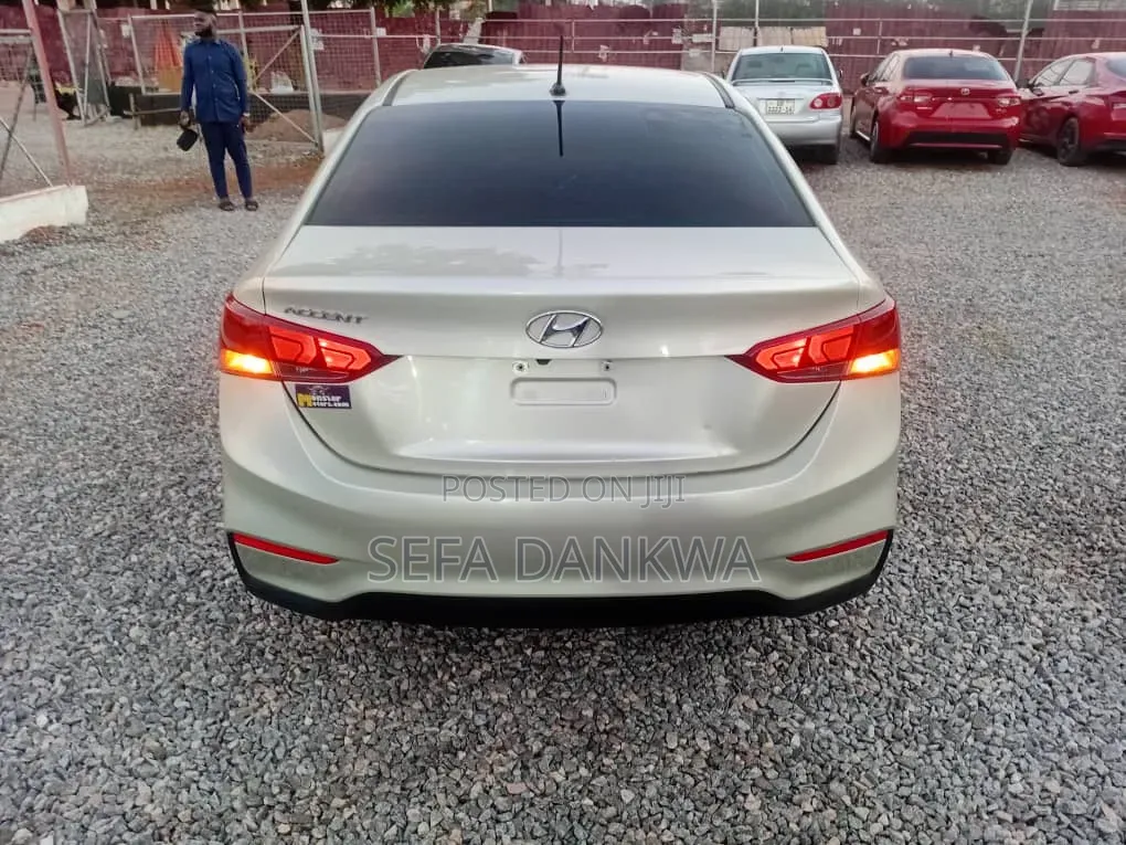 Hyundai Accent 2018 Silver