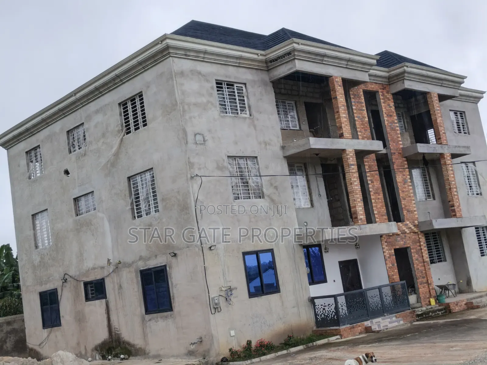 12bdrm House in Ejisu for sale