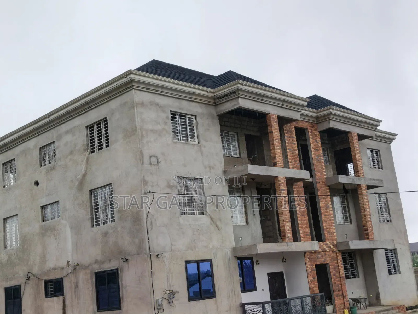 12bdrm House in Ejisu for sale