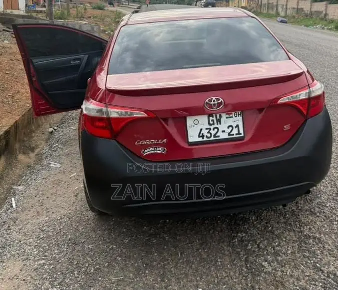 Toyota Corolla 2015 Red
