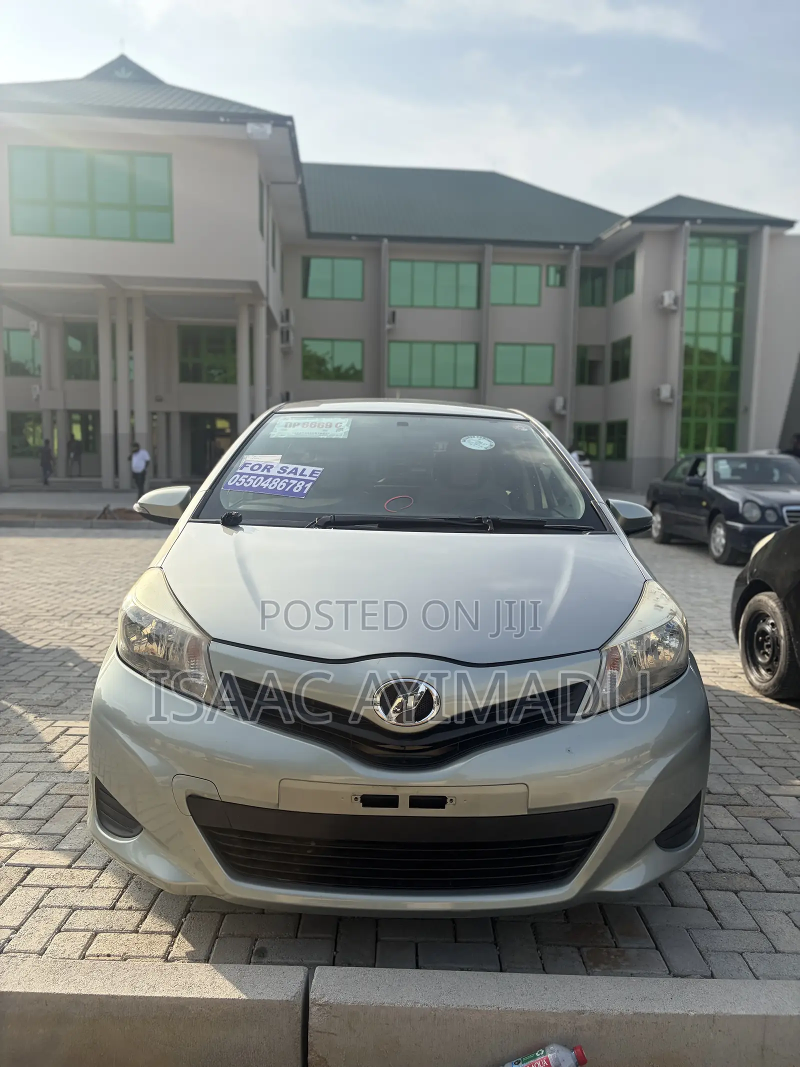 Toyota Vitz 2013 Silver