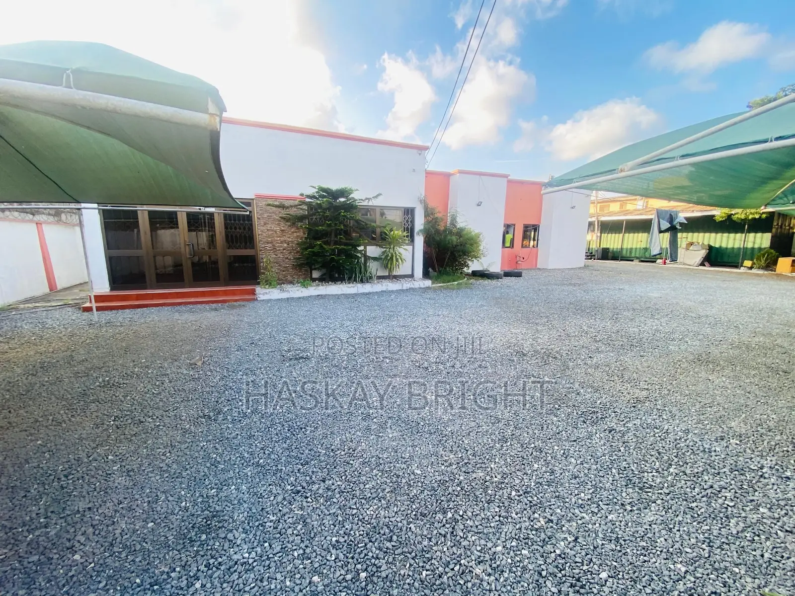 11bdrm House in Dzorwulu for rent
