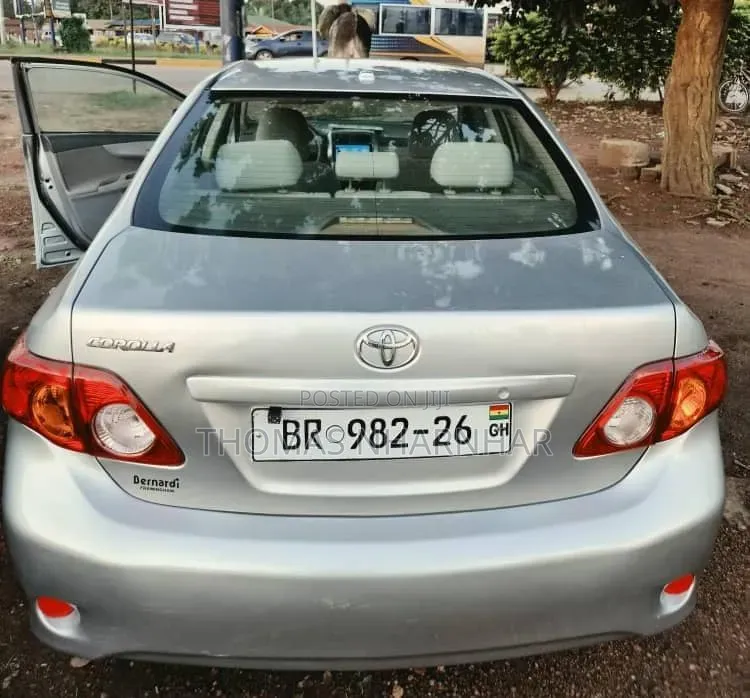 Toyota Corolla 2010 Silver