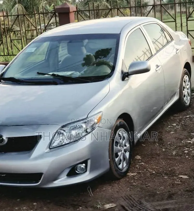 Toyota Corolla 2010 Silver