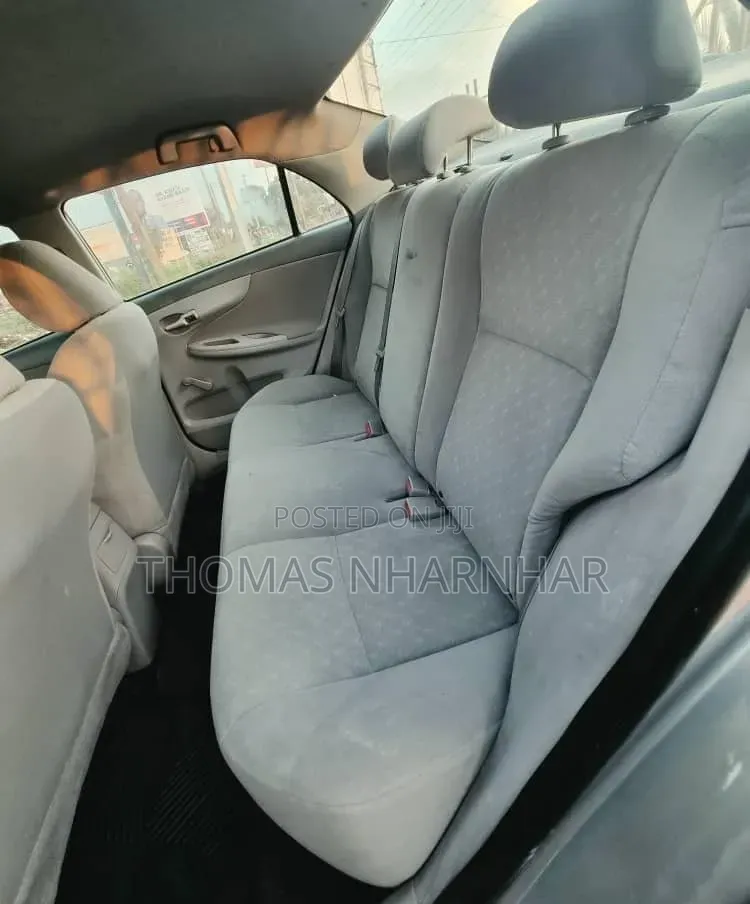 Toyota Corolla 2010 Silver