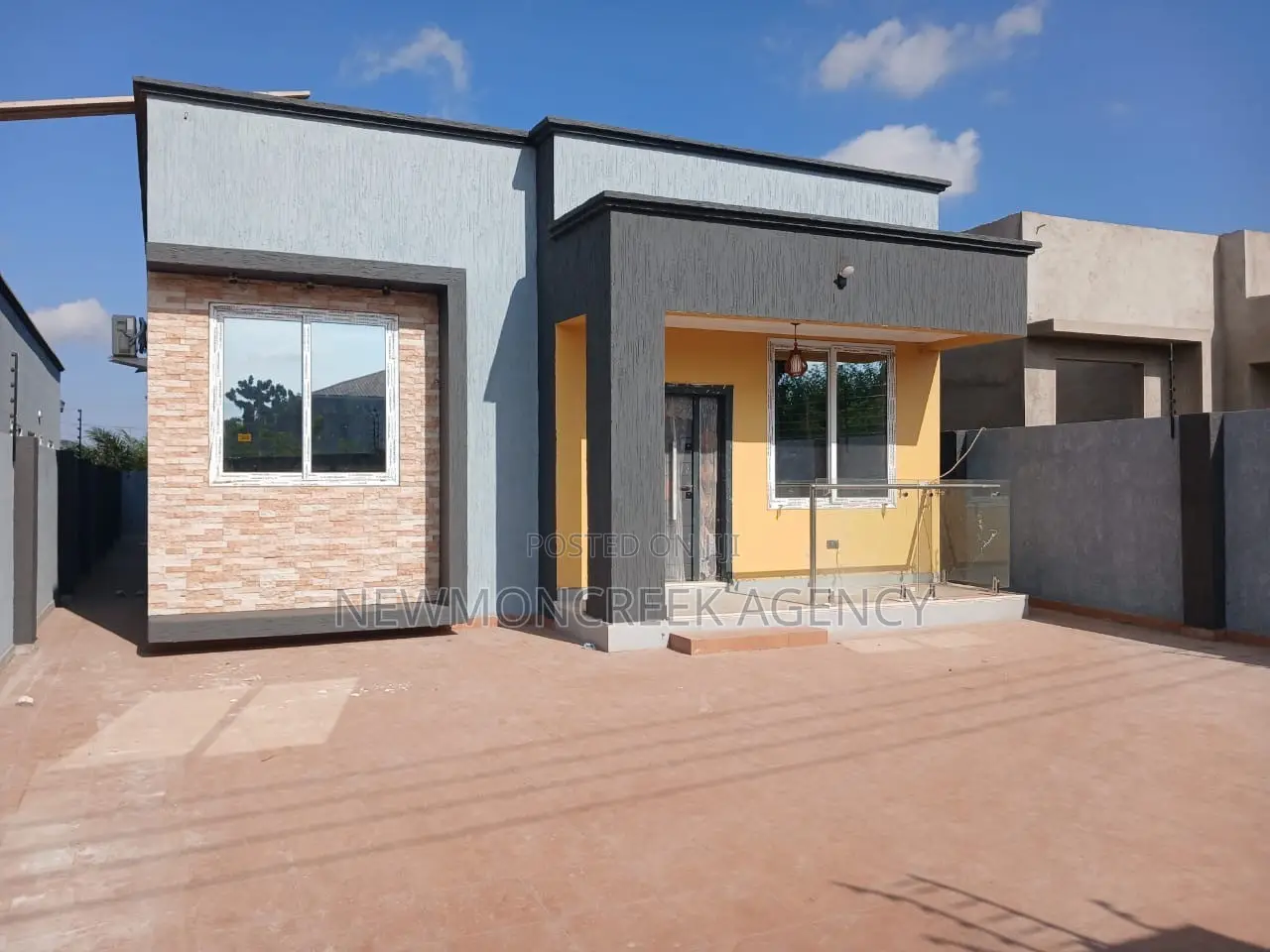 3bdrm Bungalow in Amrahia for sale