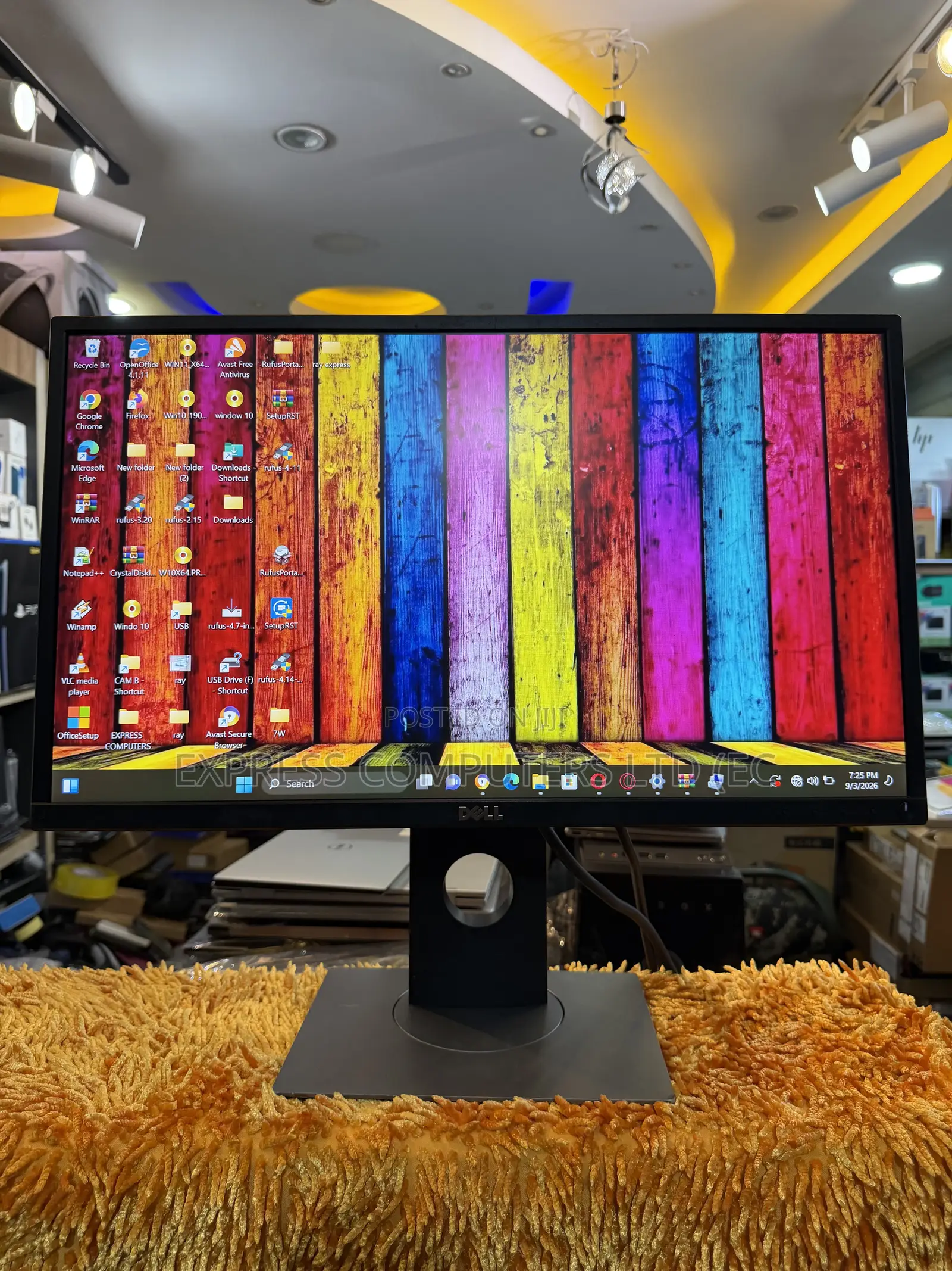 Dell Professional 24 Inchs FHD 1080p Screen LED-Lit Monitor, Black