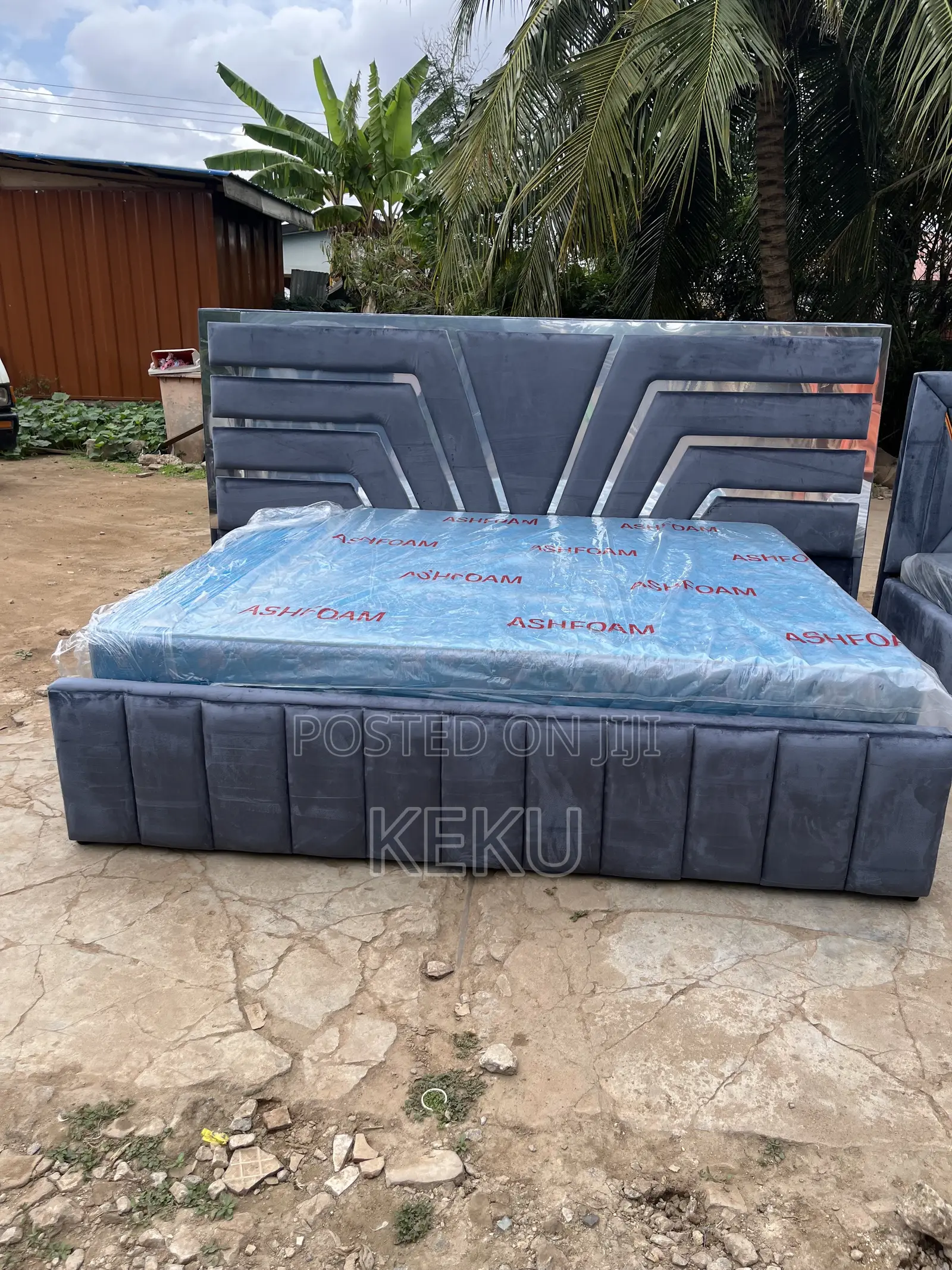 Efo Frank Bed Frame 