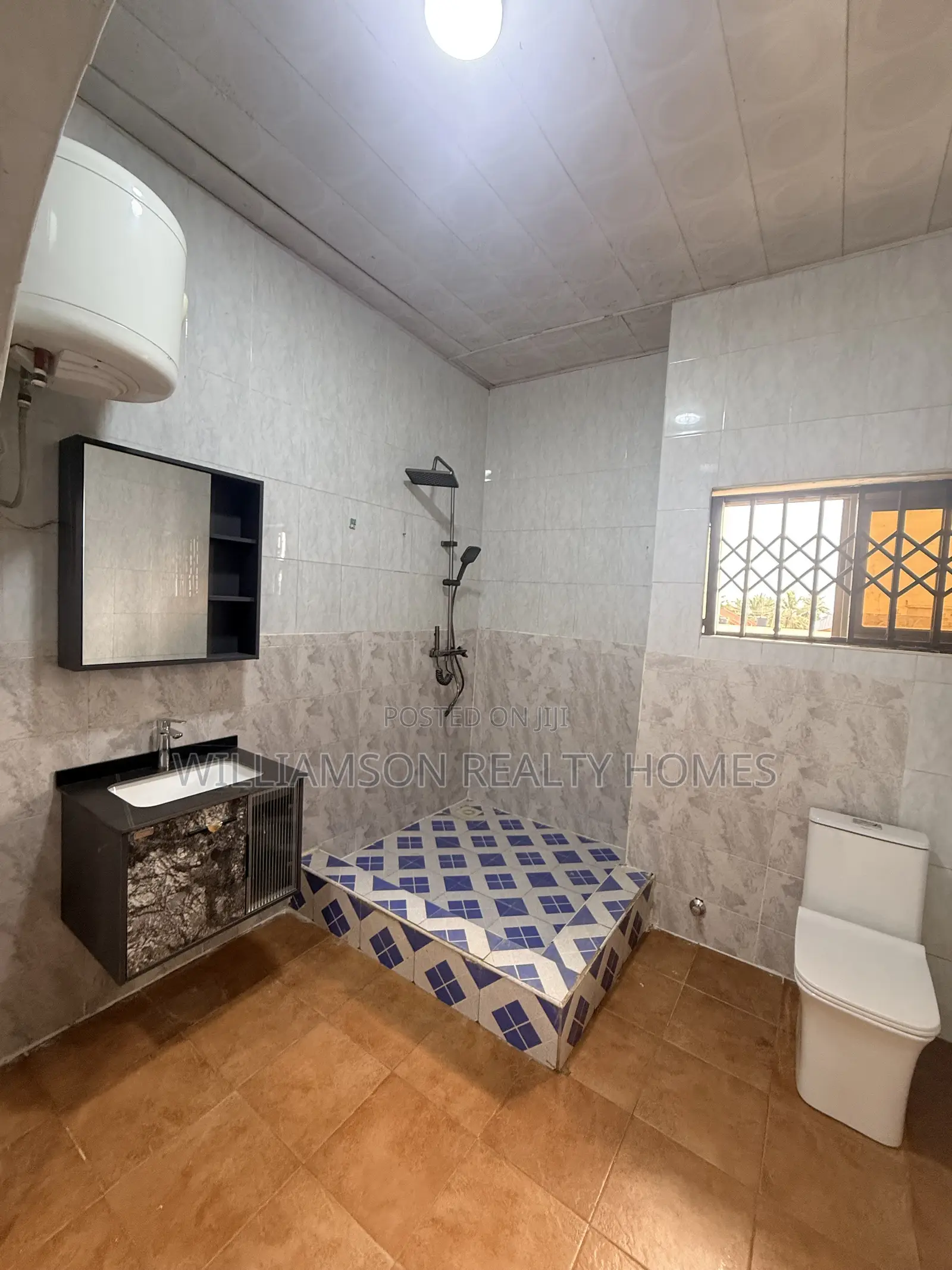 9bdrm House in Hfc Estate Area, Spintex for rent