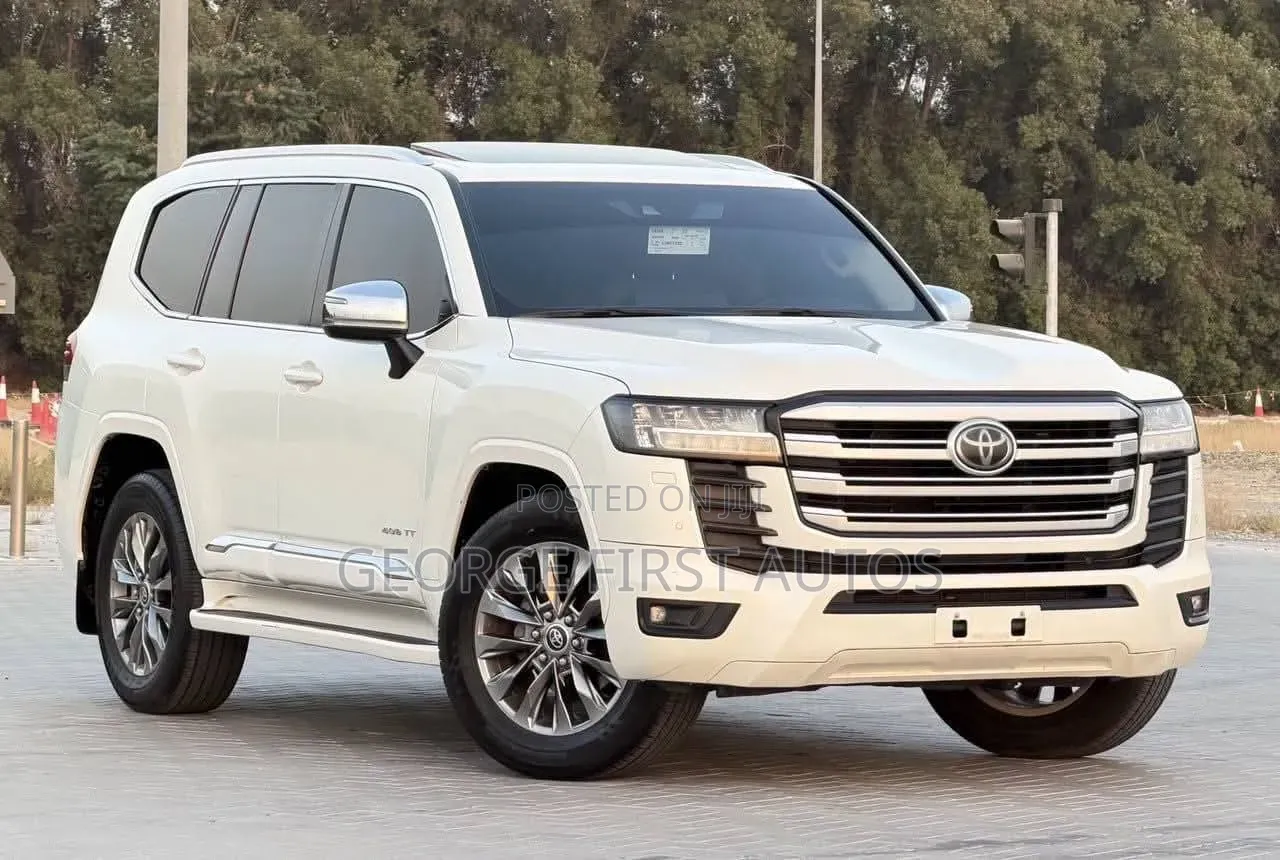 Toyota Land Cruiser LC300 2023 White