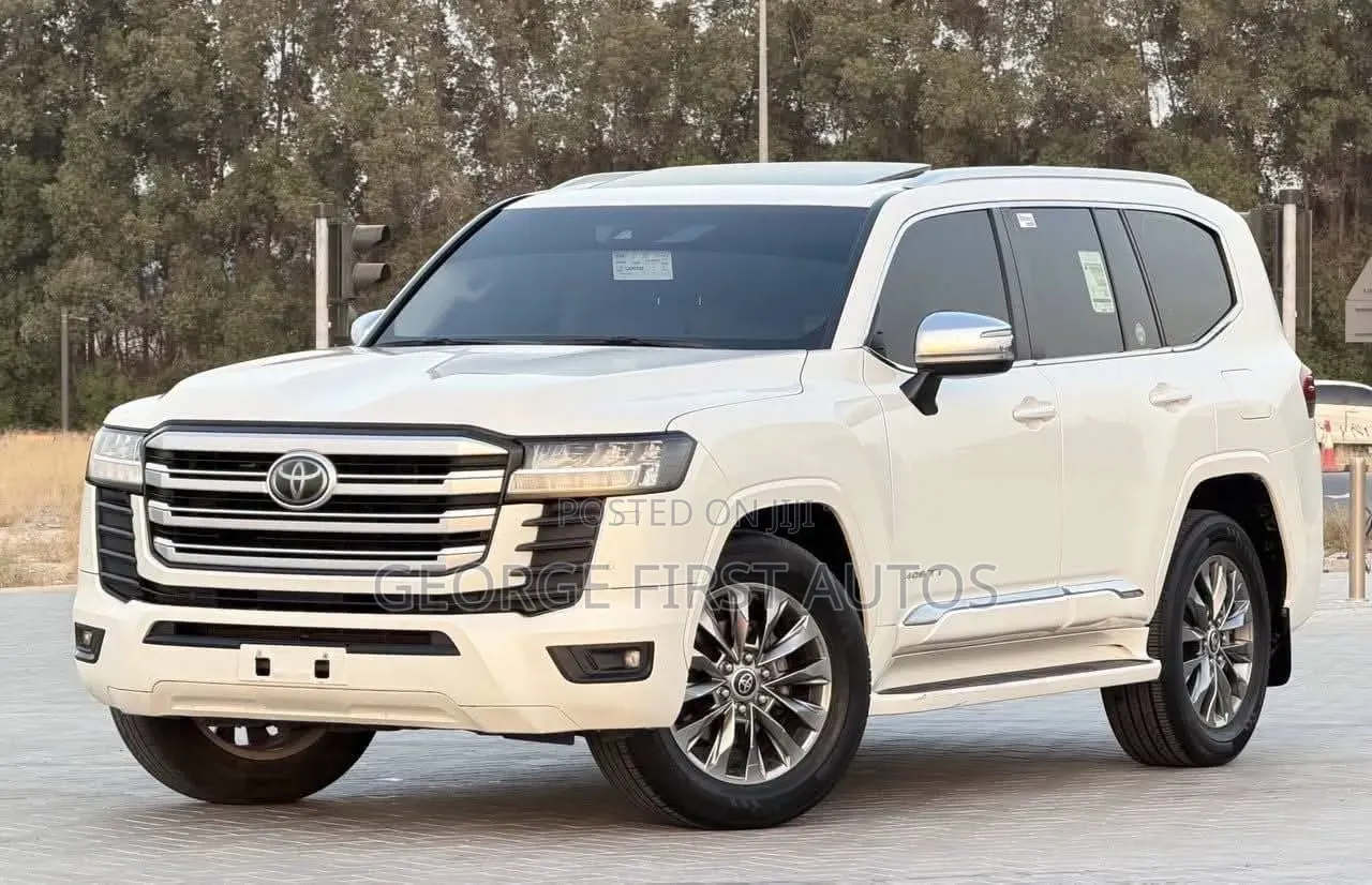 Toyota Land Cruiser LC300 2023 White