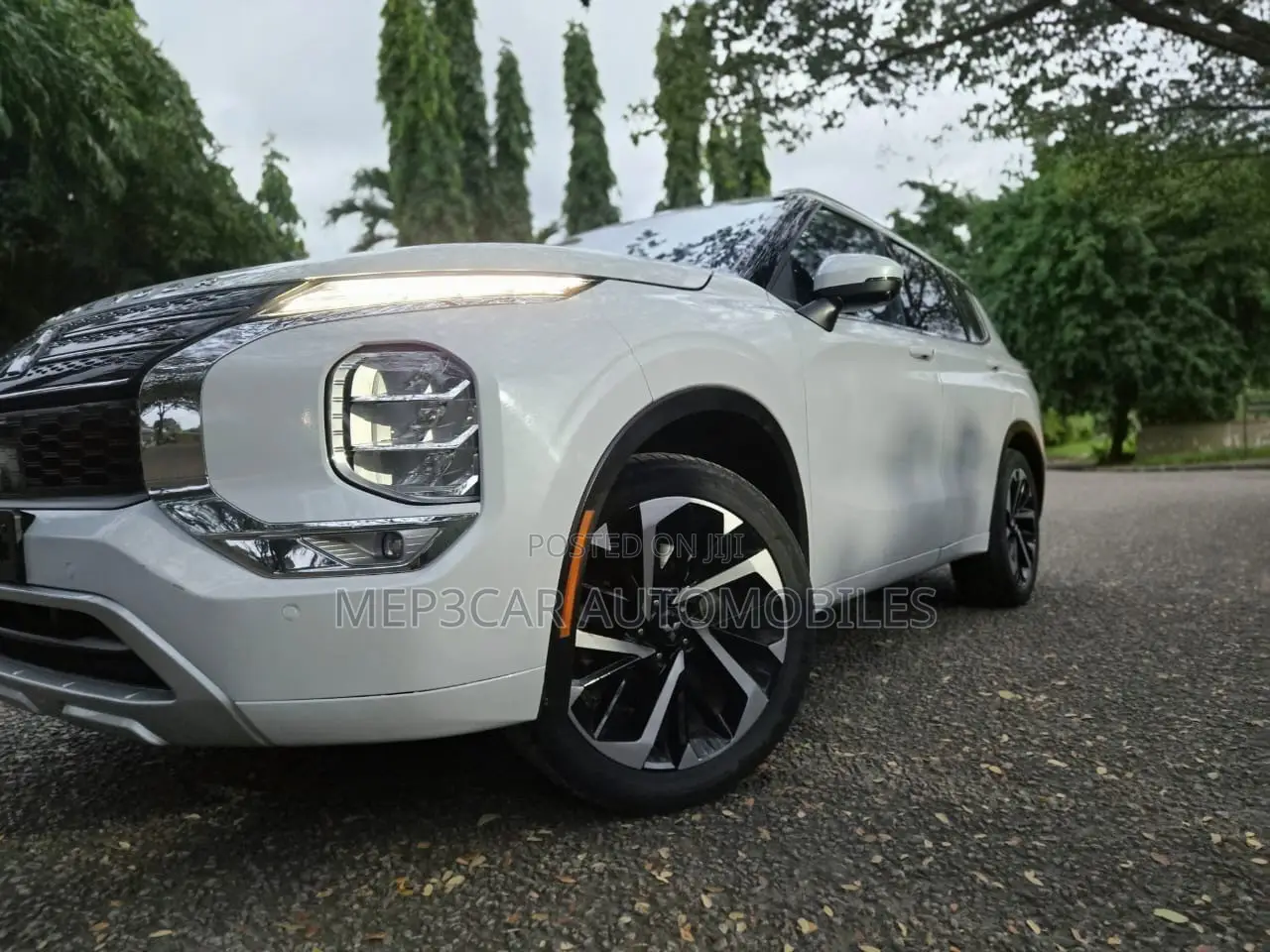 Mitsubishi Outlander 2022 White