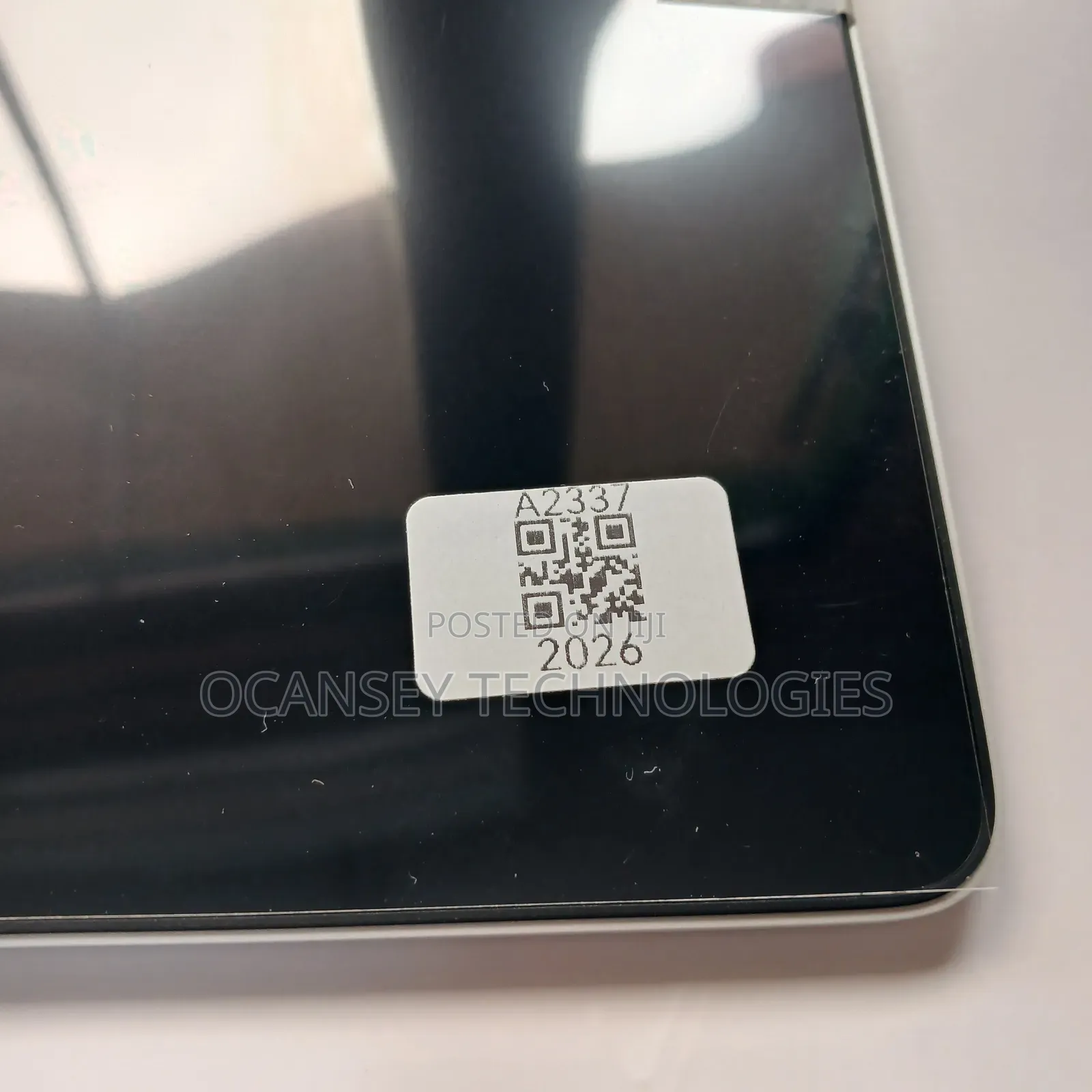 Original Apple A2337 Silver Macbook Screen