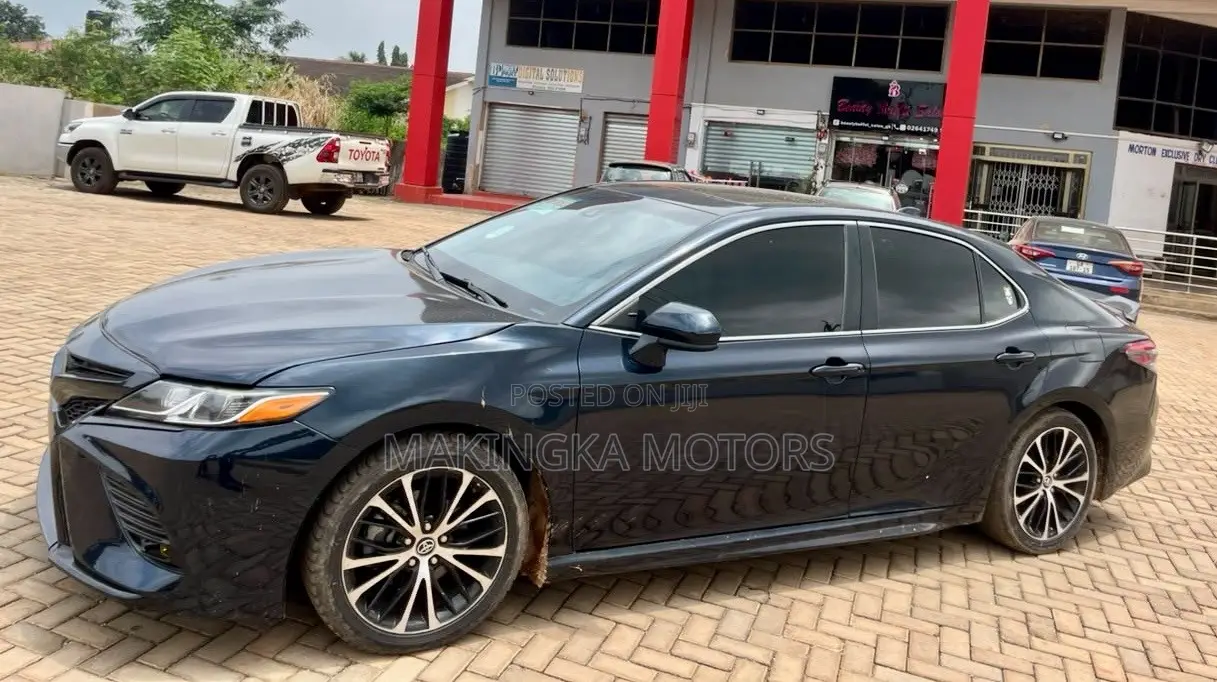 Toyota Camry SE FWD 2020 Black