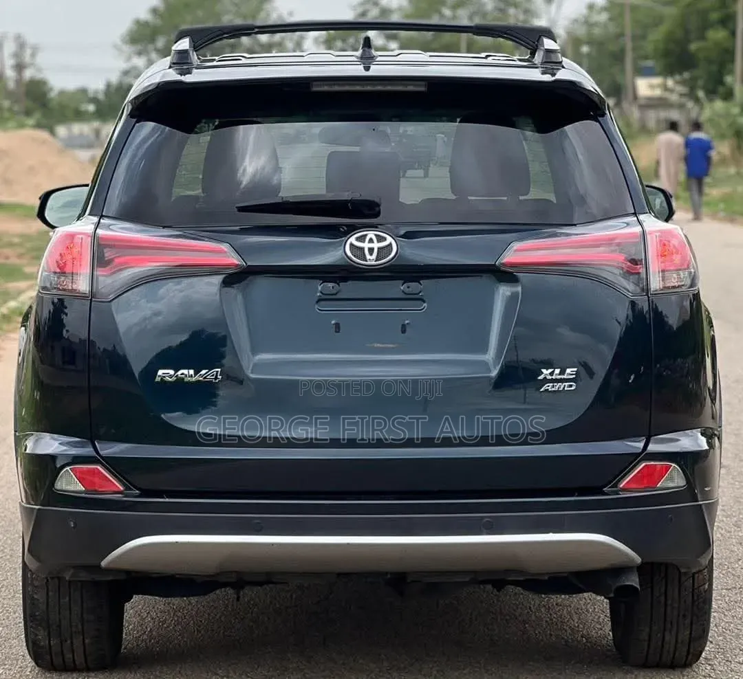 Toyota RAV4 XLE AWD (2.5L 4cyl 6A) 2017 Matt Black