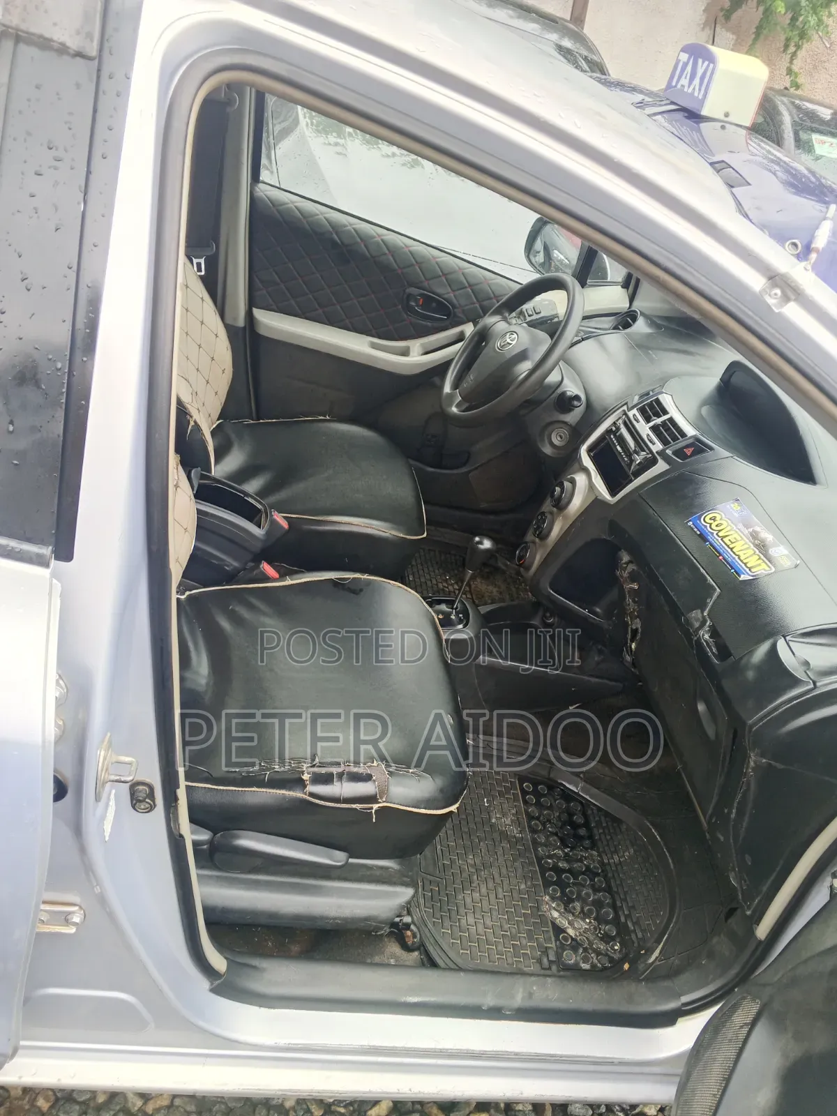 Toyota Vitz 2010 Silver