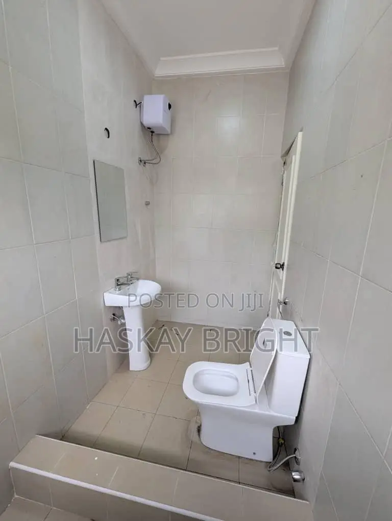 2bdrm Apartment in Achimota Cfc Estate for rent