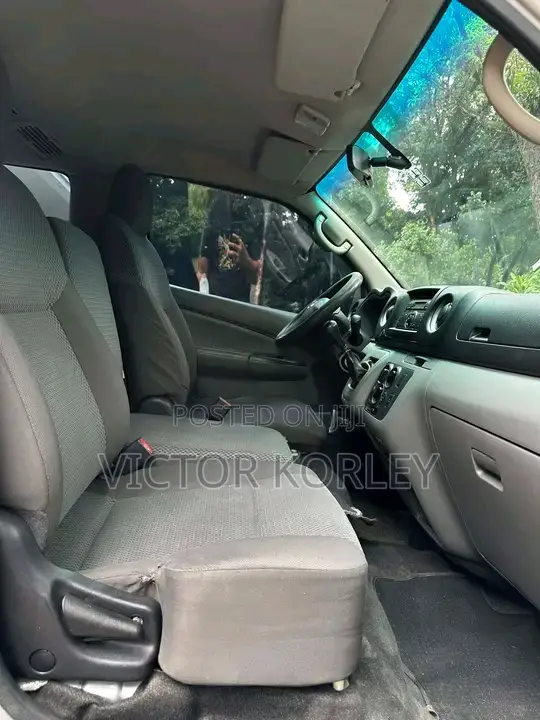 Nissan Caravan 2018 Silver