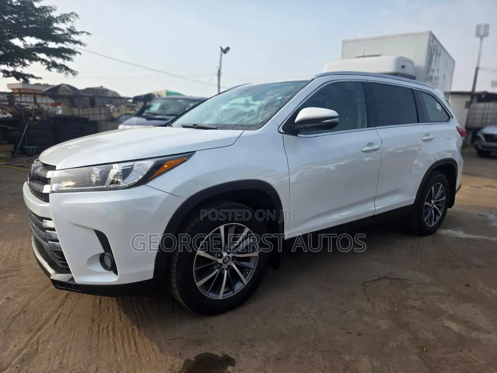 Toyota Highlander XLE 4x4 V6 (3.5L 6cyl 8A) 2018 White