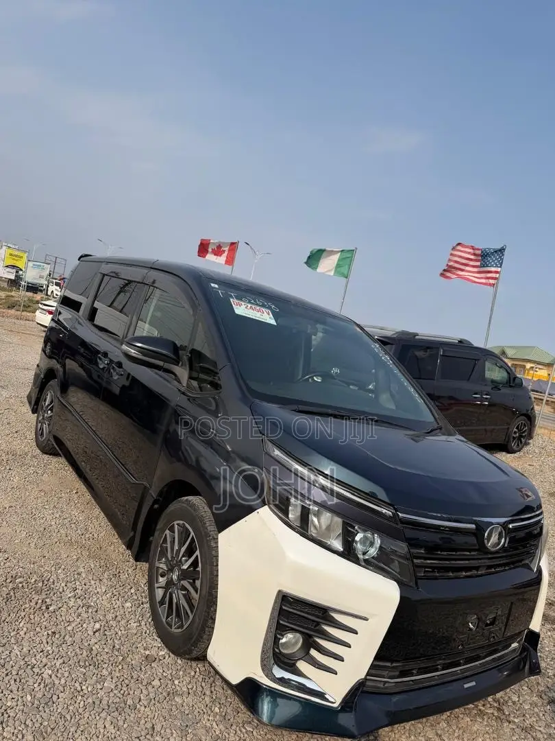 Toyota Voxy X 2WD 8-Seater 2015 Black