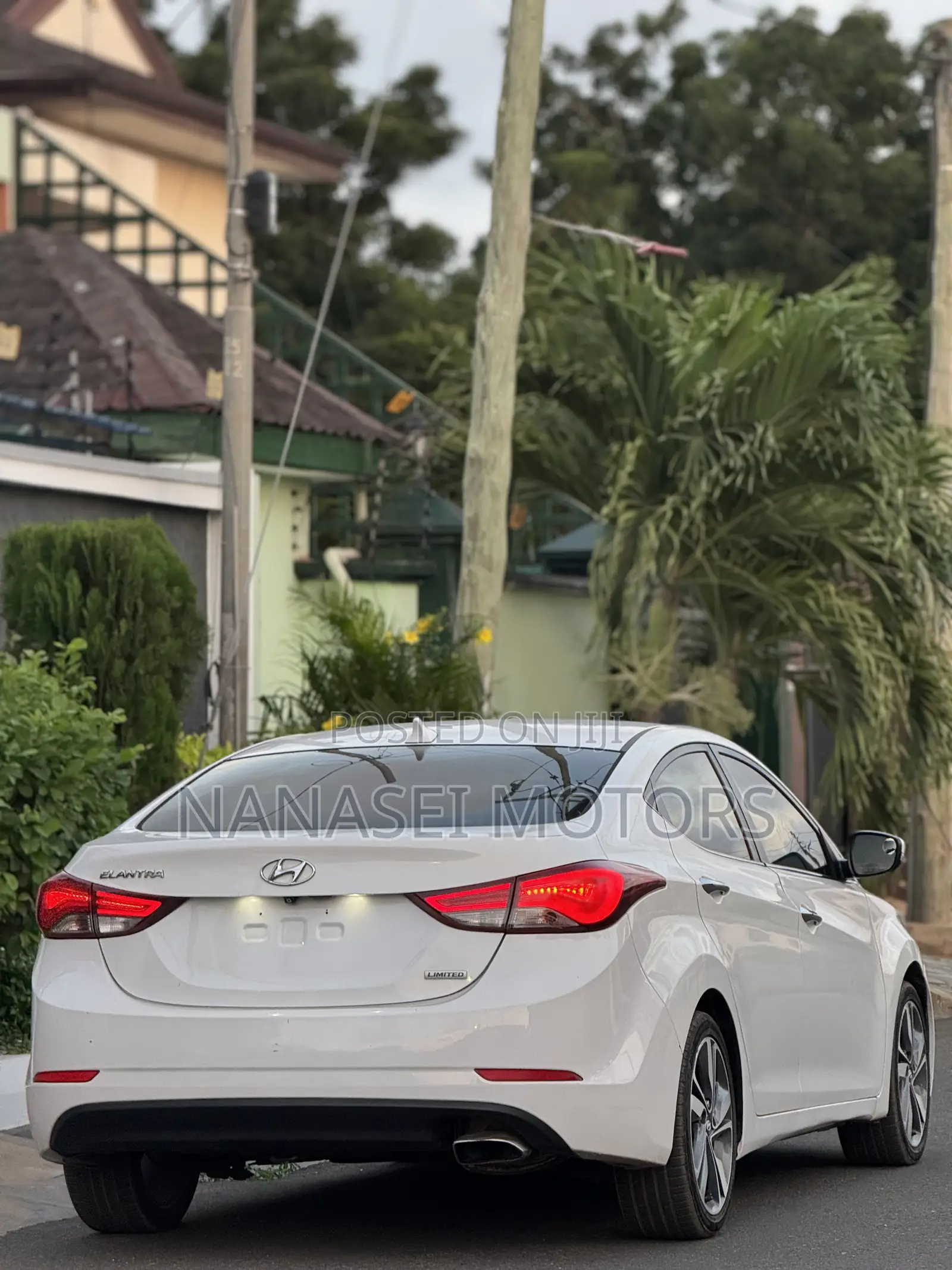 Hyundai Elantra Limited 4dr Sedan (1.8L 4cyl 6A) 2015 White