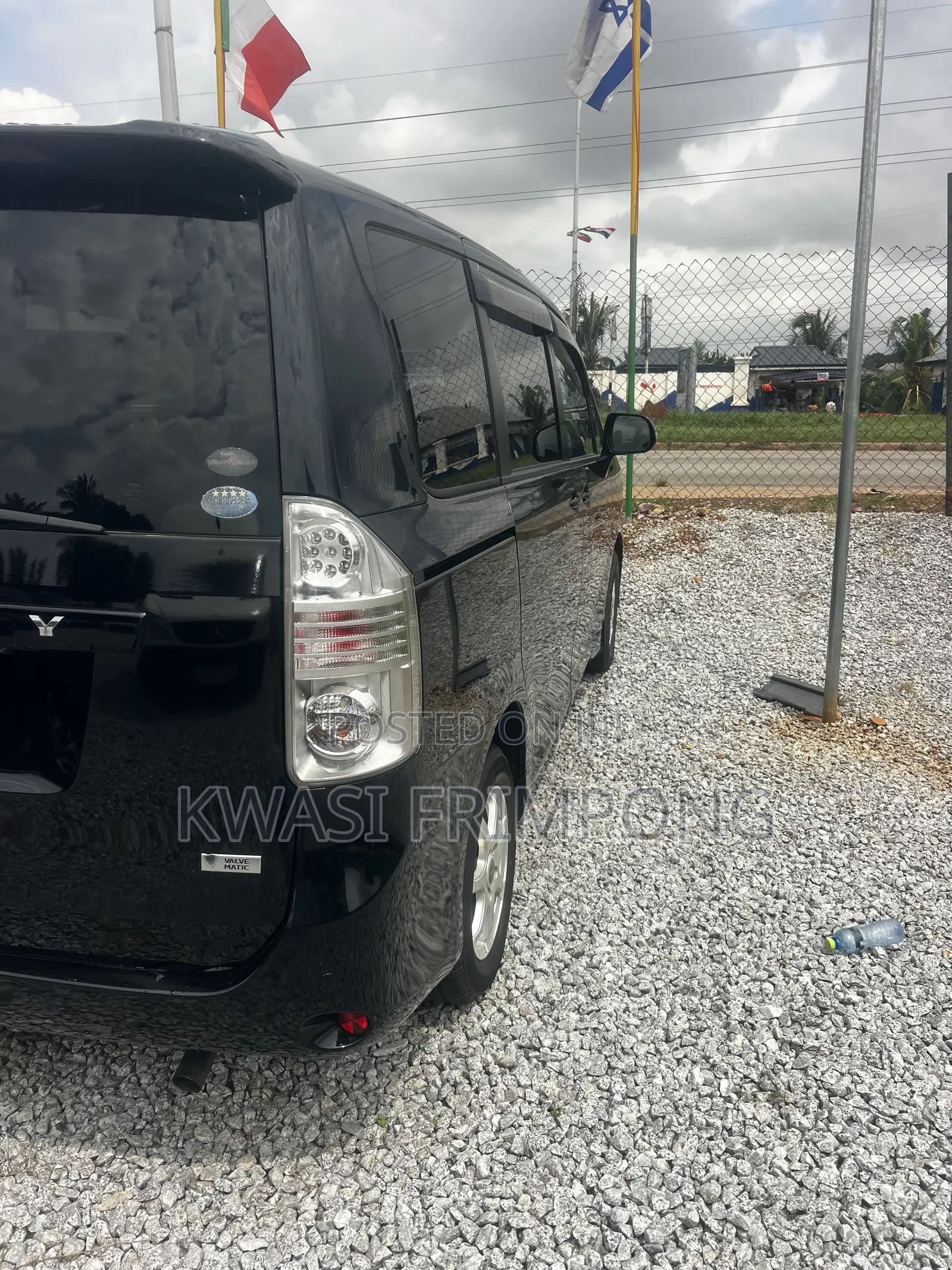 Toyota Voxy V 4WD 8-Seater 2013 Matt Black